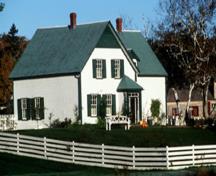 View of the exterior of Green Gables House, showing the window arrangement and the green shutters as well as the gable ends which have traditionally been green, 2000.; Parks Canada Agency / Agence Parcs Canada, J. Sylvester, 2000.