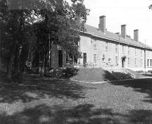 Corner view of the Officer Cadet Dormitory.; Department of National Defence / Ministère de la Défense nationale, SJ 82-1293.