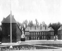 Historic view of the Officer Cadet Dormitory sitting.; Agence Parcs Canada / Parks Canada Agency, 120/02/1c-102.