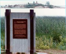 General view of Bridge Island / Chimney Island showing the plaque text.; Parks Canada Agency/Agence Parcs Canada