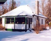 Exterior photo; (Canadian Forest Service, 1996.)