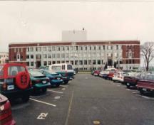 Façade latérale de l'édifice Murray (S-15),  BFC Halifax, 1999.; Department of National Defence /Ministère de la Défense nationale, P.M. Steeves, 1999.