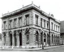 General view of the post office with its 1912 addition, 1927.; National Archives of Canada / Archives nationales du Canada, 1927.