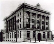 View of Postal Station H, showing the rusticated ground floor supporting four giant partially engaged Ionic columns, 1914.; Library and Archives Canada / Bibliothèque et Archives Canada, PA-46773, 1914.