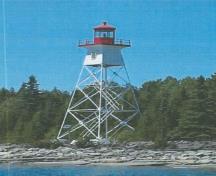 General view of Rear Range Light Tower, showing the use of contrasting white and red colors and of the day mark, which increase the structure’s daytime visibility.; Fisheries and Oceans Canada / Pêches et Océans Canada.