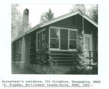View of the Accountant's Residence, showing its horizontal log construction, 1984.; Agence Parcs Canada / Parks Canada Agency, 1984.