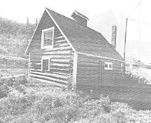 General view of the Blacksmith Shop, showing the north (front) and east elevations, 1992.; Department of Public Works / Ministère des Travaux publics, (A & E Services -- CPS, WRO), 1992..
