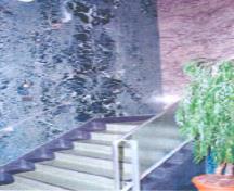 Vue générale de l'escalier principal de l'édifice sir Leonard Tilley, 2002.; Agence Parcs Canada / Parks Canada Agency, G. Charrois, 2002.