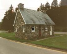 View of the Information Bureau, located at the Ingonish Entrance of Cape Breton Highlands National Park of Canada, 1988.; Agence Parcs Canada / Parks Canada Agency, 1988.