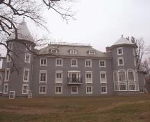 General view of the Manoir Papineau, showing the regularity of the fenestration, 2000.; Parks Canada Agency / Agence Parcs Canada, Yvan Fortier, 2000.
