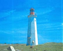 Tour de phare, tournés vers le nord.; (Public Works and Government Services Canada, 2002).