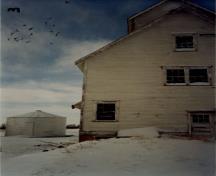 Side elevation of Grain Elevator 22, showing the wood-crib construction, 1993.; Department of Agriculture and Agri-Food / Ministère de l'Agriculture et de l'Agroalimentaire, 1993.