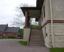 Granite split staircase leading to second storey courtroom, front facade, Annnapolis County Court House, Annapolis Royal, 2005.; Heritage Division, NS Dept. of Tourism, Culture and Heritage, 2005.