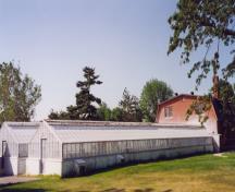 View of the rear of the Cereal Crops Building, showing the greenhouses of modest scale and simple construction, 1995.; Parks Canada Agency / Agence Parcs Canada, 1995.
