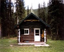 Interior view of elevation of the Jacques Lake Warden Cabin, 1996.; Parks Canada Agency / Agence Parcs Canada, 1996.
