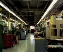 Interior view of the Engineering Research Building, showing the large, open-concept workshop section.; Agence Parcs Canada / Parks Canada Agency, Cosimo Zacconi, 1995.