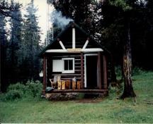 General view of the Little Heaven Warden Patrol Cabin, 1997.; Agence Parcs Canada / Parks Canada Agency, 1997.
