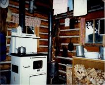 Interior view of the Little Heaven Warden Patrol Cabin, 1997.; Agence Parcs Canada / Parks Canada Agency, 1997.
