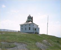 General view of the Cape Spear Lighthouse, 1990.; Agence Parcs Canada / Parks Canada Agency, 1990.
