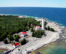 Vue aérienne de aa station de phare : annexe de l'est.; Department of Fisheries & Oceans Canada/Département de pêches et océans Canada