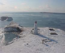 Aerial view of the Flint Island Lighthouse against a winter's day backdrop.; Department of Fisheries & Oceans Canada/Département de pêches et océans Canada, n.d.