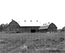 Panoramic view of the Silver Springs Farm Barn demonstrating its design qualities, materials and appearance that complement the rural surroundings.; National Capital Commission / Commission de la Capitale Nationale, n.d.