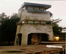 Director's tower at Fort Rodd Hill, 1997.; Parks Canada Agency/Agence Parcs Canada, J. Mattie, 1997.