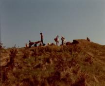 Vue générale des fouilles archéologiques au lieu historique national de l'Établissement-Melanson, 1984.; Agence Parcs Canada / Parks Canada Agency, Max Sutherland, 1984.