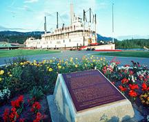 General view of the S.S. Klondike National Historic Site of Canada also showing the Historic Sites and Monuments Board of Canada plaque, 1982.; Agence Parcs Canada / Parks Canada Agency, F. Cattroll, 1982.