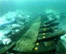 Submarine view of the wreck of the Elizabeth and Mary, 2005.; Radio-Canada, 2005.