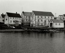 Historic view showing the relationship of the built resources to each other and to the harbour.; Parks Canada Agency / Agence Parcs Canada