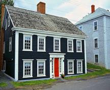 General view of a house in the Old Town Lunenburg Historic District showing its small lots, 1996.; Parks Canada Agency / Agence Parcs Canada, P. St. Jacques, 1996