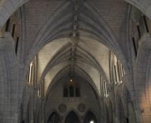 Vue de l'intérieur de l'Édifice du Centre qui montre des voûtes nervurées en éventail et des motifs néogothiques, 2010.; Parks Canada / Parcs Canada, Catherine Beaulieu 2010.