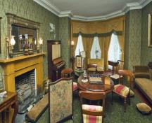 Interior view of Bellevue House showing the furniture and furnishings inside the house that are evidence of its occupancy by Sir John A. Macdonald, 2007.; Parks Canada Agency / Agence Parcs Canada, John McQuarrie, 2007.