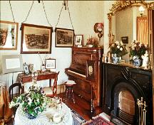 Interior view of Craigflower Manor House showing central hall interior floor plan and surviving historic interior features and fixtures.; Parks Canada Agency / Agence Parcs Canada.