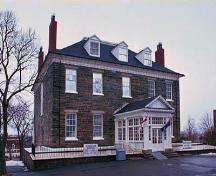 General view of Admiralty House showing its cut-stone construction material.; Parks Canada Agency / Agence Parcs Canada.