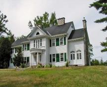 General view of Gillies Grove showing its two-storey symmetrically organized main and garden facades with recessive side wings.; Parks Canada Agency / Agence Parcs Canada.