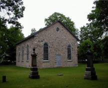 The façade of Old Stone Church, showing the fieldstone and low-pitched roof, 2006.; Parks Canada Agency / Agence Parcs Canada, 2006.