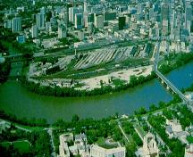 Aerial view of The Forks National Historic Site of Canada, 1993.; Agence Parcs Canada / Parks Canada Agency, 1993.