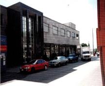 Corner view of the Federal Building, showing the northwest corner on Front Street, 1998.; Parks Canada Agency / Agence  Parcs Canada, 1998.