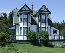View of the front facade of Pelley House, Boyd's Cove, NL. Photo taken 2011. ; HFNL 2011