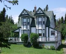 View of the front and right facades of Pelley House, Boyd's Cove, NL. Photo taken 2011. ; HFNL 2011
