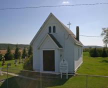 View of principle facade of St. Luke's Anglican Church - Pembina Crossing, Kaleida, 2011.; Historic Resources Branch, Manitoba Culture, Heritage and Tourism, 2011