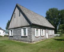 View from southwest of the Reimer Mennonite Log House, Morden, 2011.; Historic Resources Branch, Manitoba Culture, Heritage and Tourism, 2011