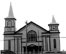 View of the front facade of Memorial United Church, Bonavista, NL.; © HFNL 1995