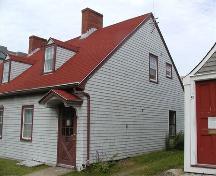 Side elevation, Thomas Boggs-Lawrence Hartshorne House, Dartmouth, Nova Scotia, 2005.; Heritage Division, NS Dept. of Tourism, Culture and Heritage, 2005.