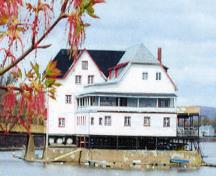 View of Boathouse from the east side; National Capital Commission (NCC) / CCN, 2009 (Eve Wertheimer)