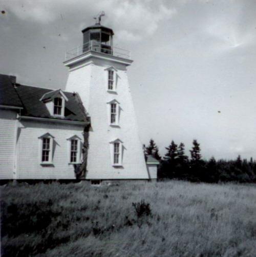 Lighthouse and dwelling, 1960