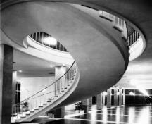Ovoïde grand escalier dans le hall d'entrée; City of Ottawa Archives, 2001, Archives de la ville de Ottawa, 2001.