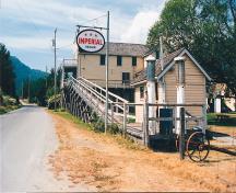 Exterior view of Kilby General Store Museum from SE; BC Heritage Branch
